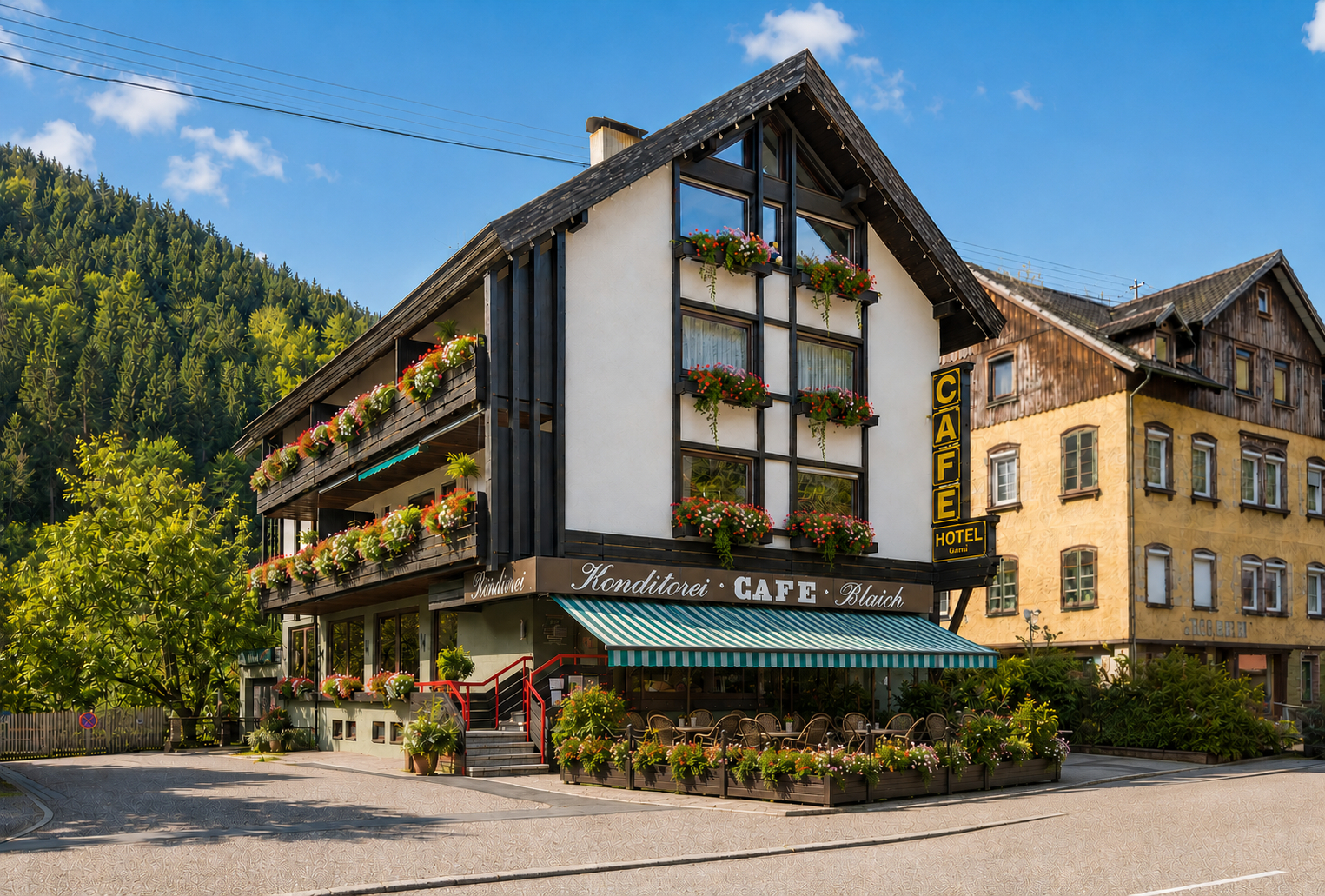 Traditionsreiches Café mit starkem Wohnungs- und Apartment-Portfolio im Herzen von Höfen an der Enz
