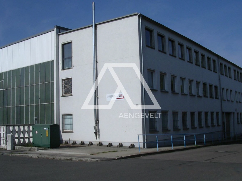 Lager- und Produktionshalle an der B6