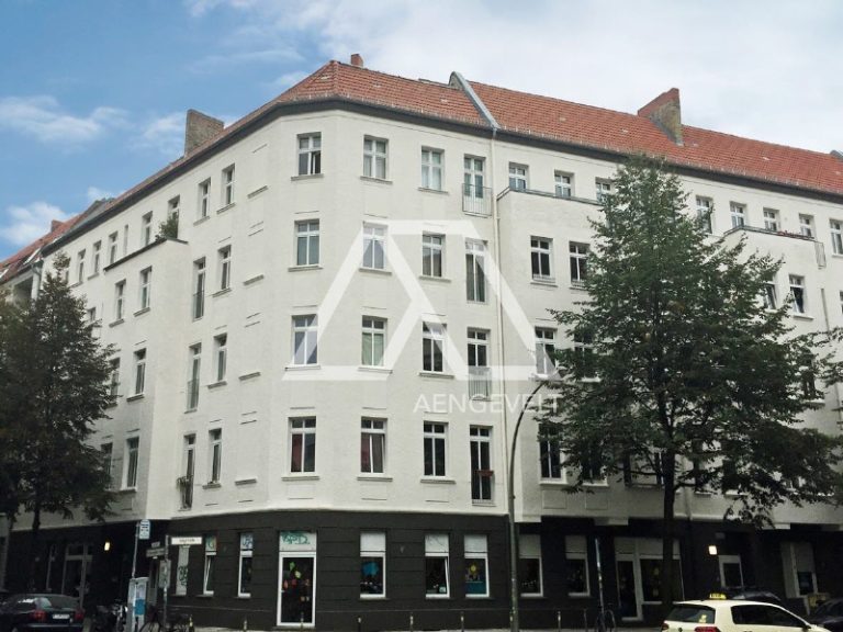 Klassisches Zinshaus mit Dachausbau-Potenzial in etablierter Lage in Friedrichshain
