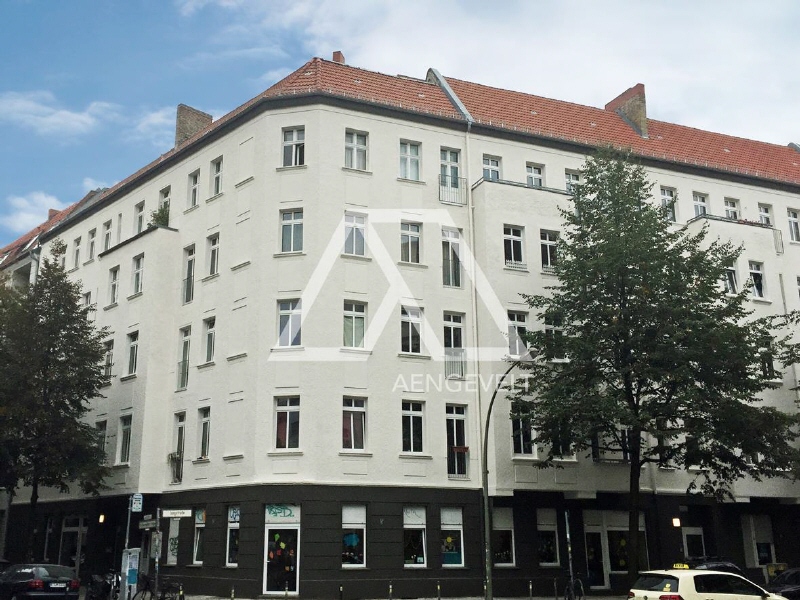 Klassisches Zinshaus mit Dachausbau-Potenzial in etablierter Lage in Friedrichshain