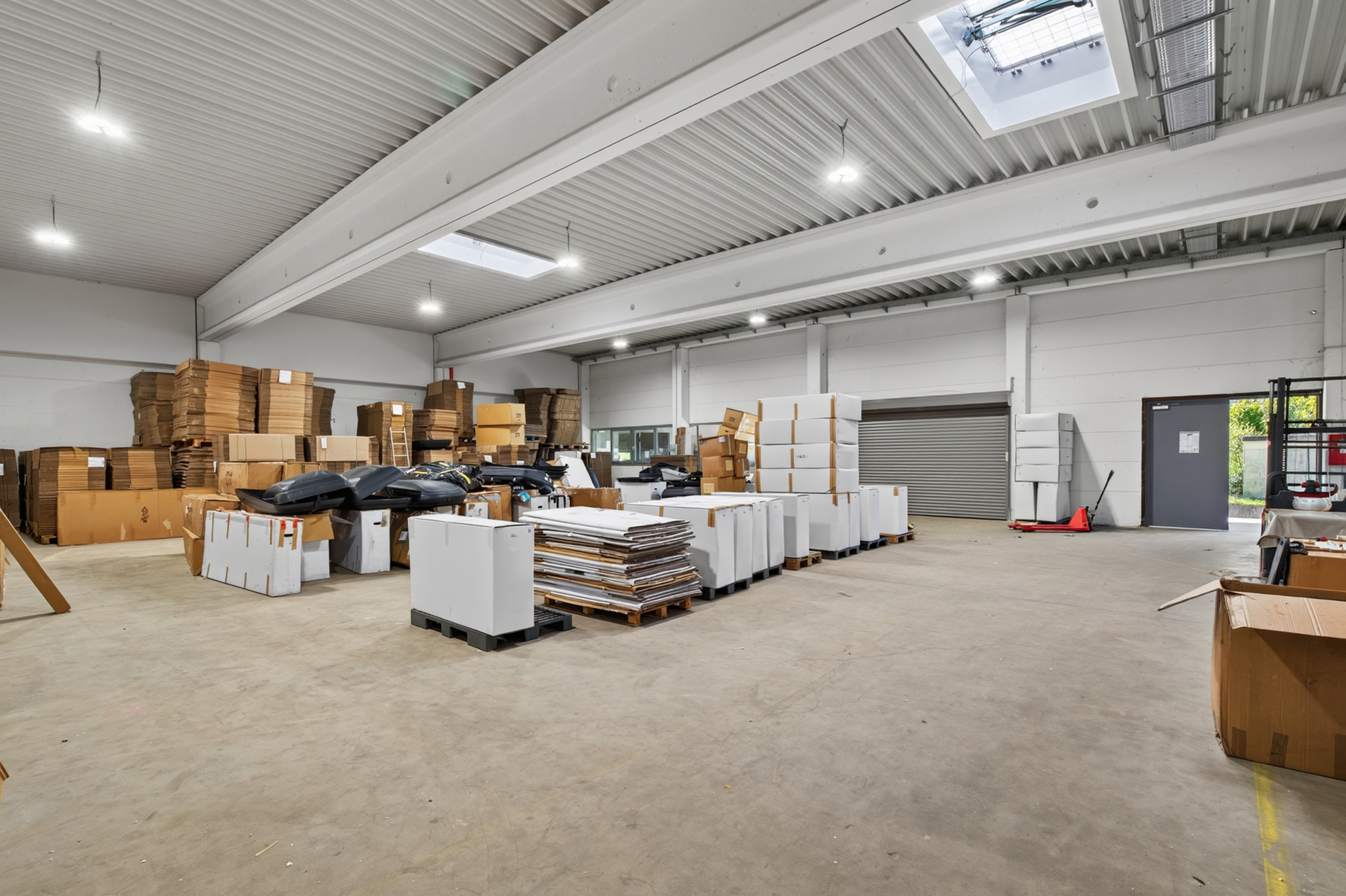 Halle 2 mit Rolltor