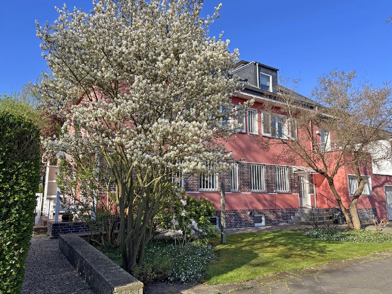 Immobilienfoto 2: Freistehendes Einfamilienhaus auf großzügigem Gartengrundstück im privilegierten Düsseldorfer – Norden, Einfamilienhaus