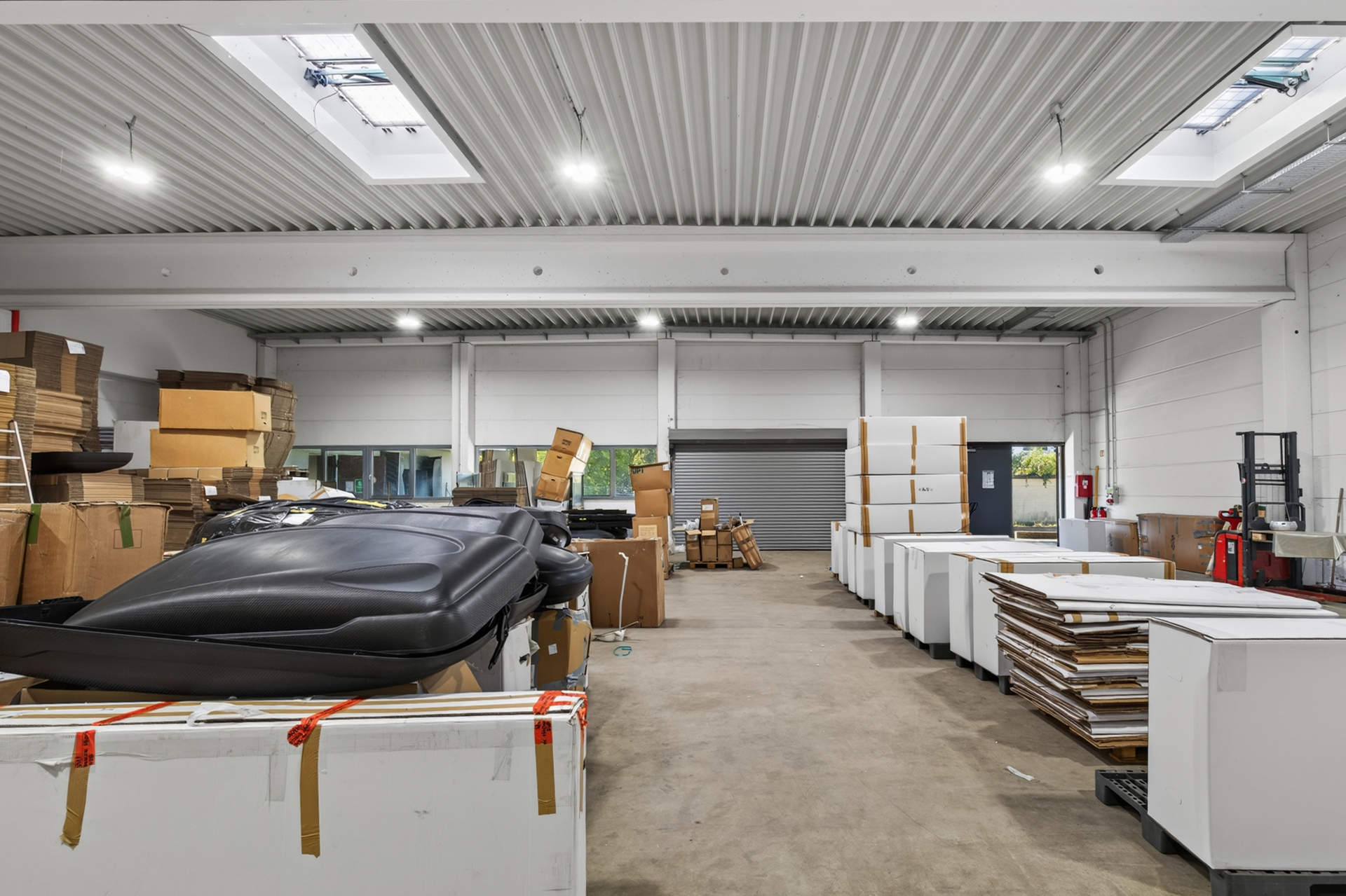Halle 2 Versand mit Rolltor