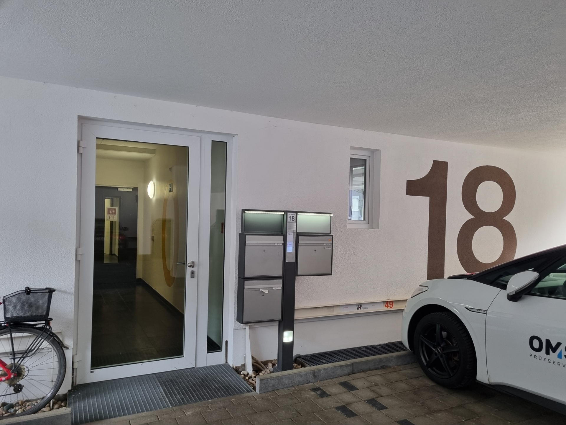 Mitten im Herzen der Durlacher Altstadt – Büroflächen in einem attraktiven Bürohaus - Gebäudeeingang