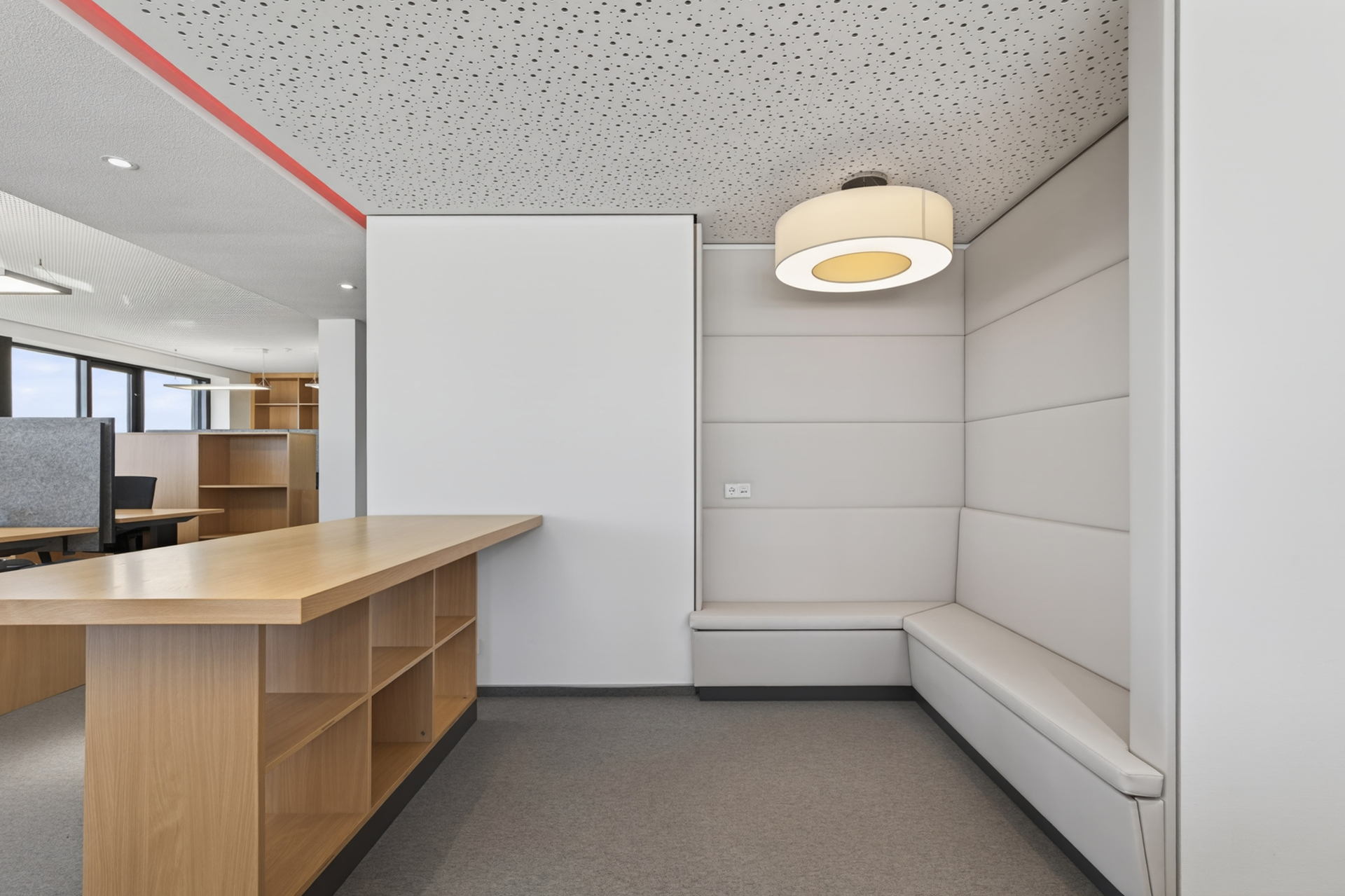 Nicht nur ein Büro – Ein Statement: Neuwertig, voll ausgestattet & flexibel - Besprechungsecke