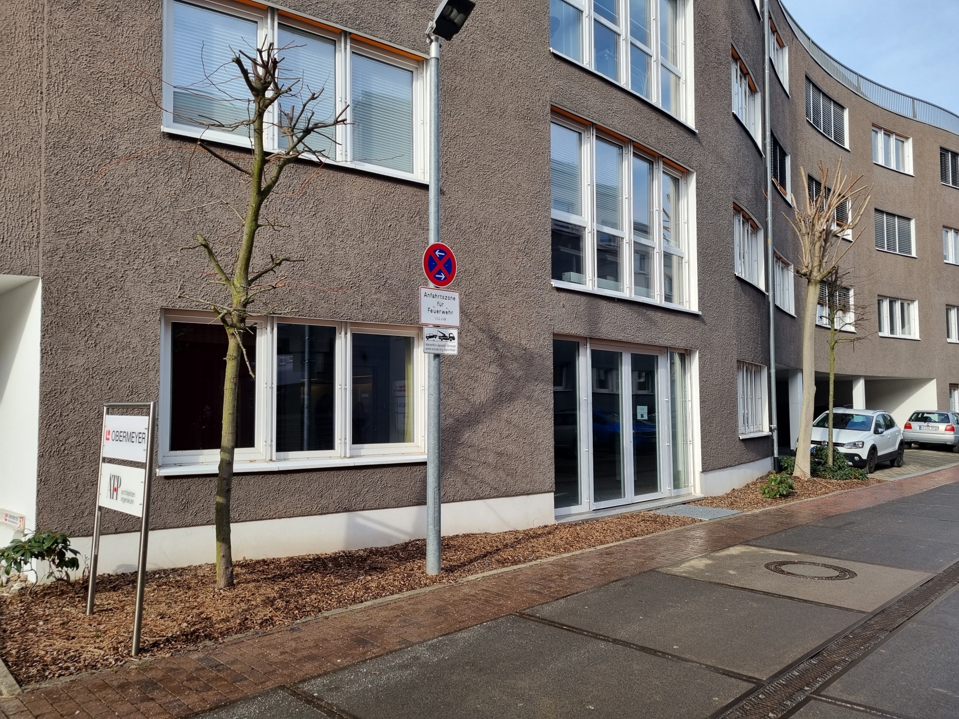 Mitten im Herzen der Durlacher Altstadt – Büroflächen in einem attraktiven Bürohaus - Ansicht Nebeneingang